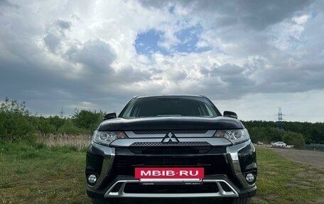Mitsubishi Outlander III рестайлинг 3, 2021 год, 3 200 000 рублей, 7 фотография