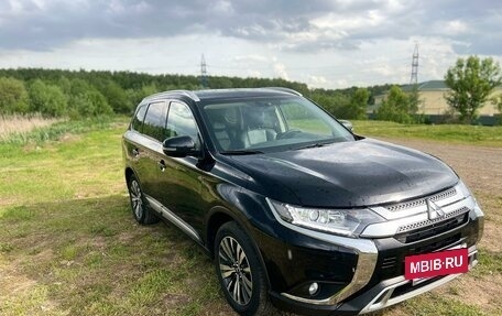 Mitsubishi Outlander III рестайлинг 3, 2021 год, 3 200 000 рублей, 20 фотография