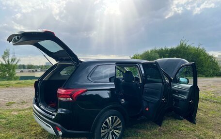 Mitsubishi Outlander III рестайлинг 3, 2021 год, 3 200 000 рублей, 28 фотография