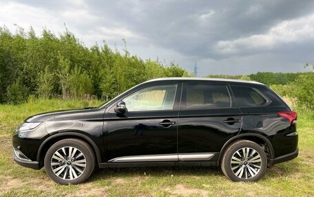 Mitsubishi Outlander III рестайлинг 3, 2021 год, 3 200 000 рублей, 25 фотография