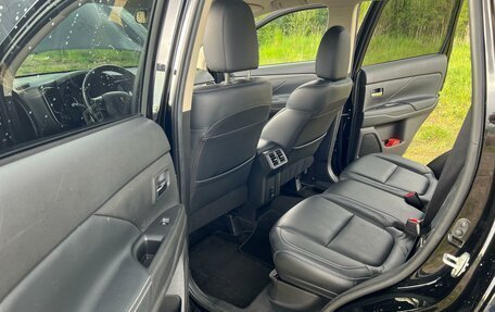 Mitsubishi Outlander III рестайлинг 3, 2021 год, 3 200 000 рублей, 29 фотография