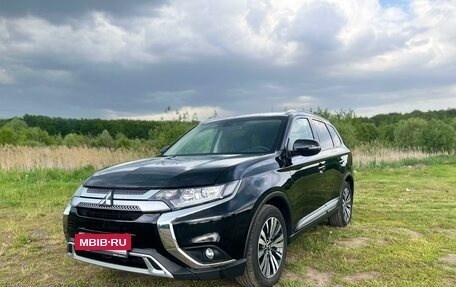 Mitsubishi Outlander III рестайлинг 3, 2021 год, 3 200 000 рублей, 27 фотография