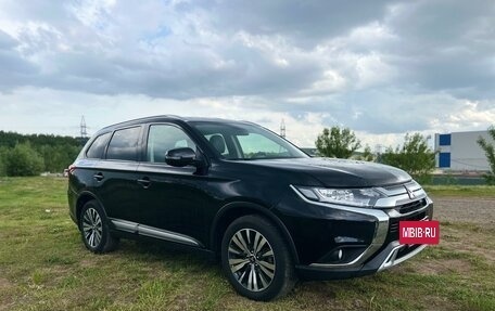 Mitsubishi Outlander III рестайлинг 3, 2021 год, 3 200 000 рублей, 30 фотография