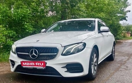 Mercedes-Benz E-Класс, 2019 год, 2 300 000 рублей, 4 фотография
