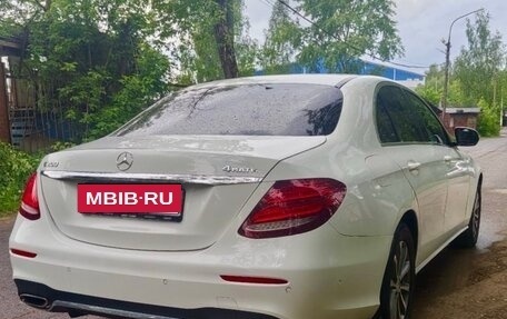 Mercedes-Benz E-Класс, 2019 год, 2 300 000 рублей, 7 фотография