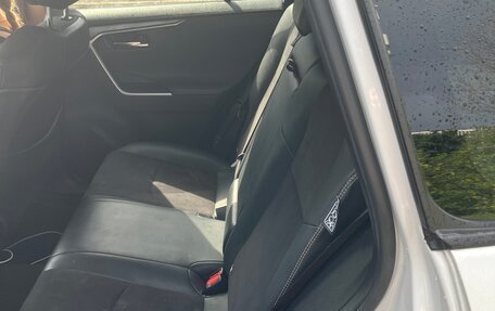 Toyota RAV4, 2021 год, 3 530 000 рублей, 2 фотография