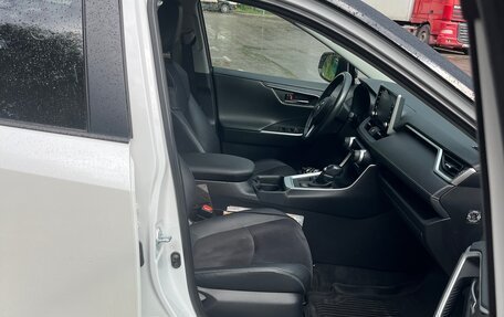 Toyota RAV4, 2021 год, 3 530 000 рублей, 6 фотография