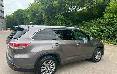 Toyota Highlander III, 2015 год, 3 150 000 рублей, 2 фотография
