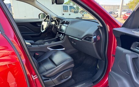 Jaguar F-Pace, 2017 год, 3 200 000 рублей, 13 фотография