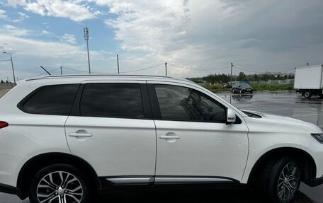 Mitsubishi Outlander III рестайлинг 3, 2015 год, 2 050 000 рублей, 4 фотография