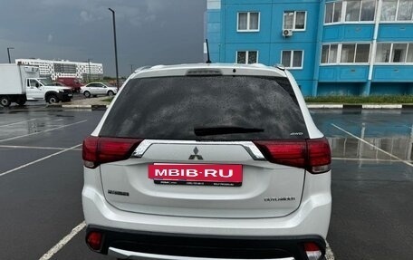 Mitsubishi Outlander III рестайлинг 3, 2015 год, 2 050 000 рублей, 5 фотография