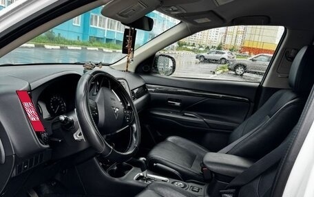 Mitsubishi Outlander III рестайлинг 3, 2015 год, 2 050 000 рублей, 6 фотография