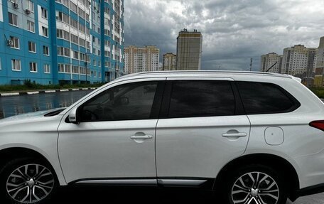 Mitsubishi Outlander III рестайлинг 3, 2015 год, 2 050 000 рублей, 8 фотография