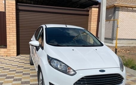 Ford Fiesta, 2016 год, 1 050 000 рублей, 2 фотография
