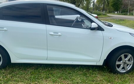 KIA Rio IV, 2018 год, 1 050 000 рублей, 5 фотография