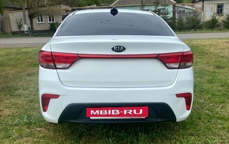 KIA Rio IV, 2018 год, 1 050 000 рублей, 4 фотография