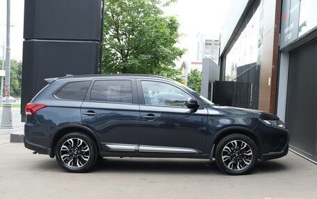 Mitsubishi Outlander III рестайлинг 3, 2021 год, 2 355 000 рублей, 4 фотография
