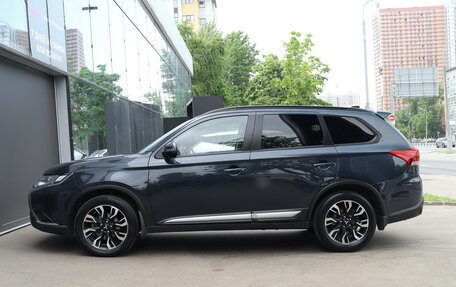 Mitsubishi Outlander III рестайлинг 3, 2021 год, 2 355 000 рублей, 8 фотография