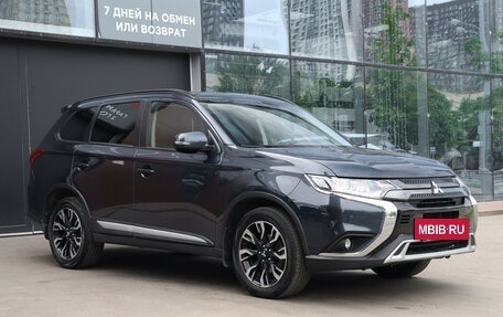 Mitsubishi Outlander III рестайлинг 3, 2021 год, 2 355 000 рублей, 3 фотография