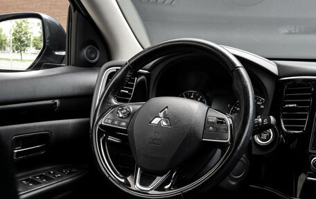 Mitsubishi Outlander III рестайлинг 3, 2021 год, 2 355 000 рублей, 15 фотография