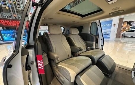 KIA Carnival, 2022 год, 3 800 000 рублей, 17 фотография
