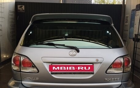 Lexus RX IV рестайлинг, 2001 год, 999 999 рублей, 4 фотография