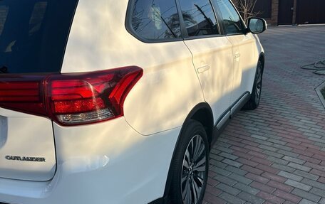 Mitsubishi Outlander III рестайлинг 3, 2019 год, 2 280 000 рублей, 3 фотография