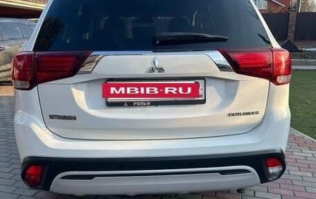 Mitsubishi Outlander III рестайлинг 3, 2019 год, 2 280 000 рублей, 5 фотография