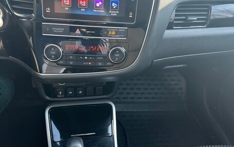Mitsubishi Outlander III рестайлинг 3, 2019 год, 2 280 000 рублей, 13 фотография