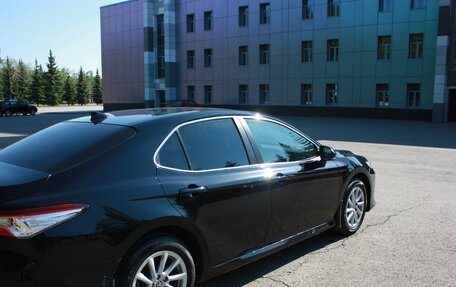 Toyota Camry, 2021 год, 2 350 000 рублей, 3 фотография