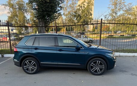 Volkswagen Tiguan II, 2021 год, 4 700 000 рублей, 2 фотография