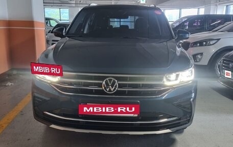 Volkswagen Tiguan II, 2021 год, 4 700 000 рублей, 4 фотография