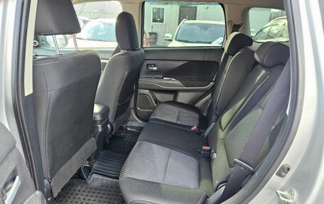 Mitsubishi Outlander III рестайлинг 3, 2016 год, 1 189 000 рублей, 13 фотография