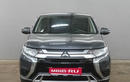Mitsubishi Outlander III рестайлинг 3, 2019 год, 1 700 000 рублей, 2 фотография