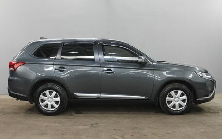Mitsubishi Outlander III рестайлинг 3, 2019 год, 1 700 000 рублей, 4 фотография