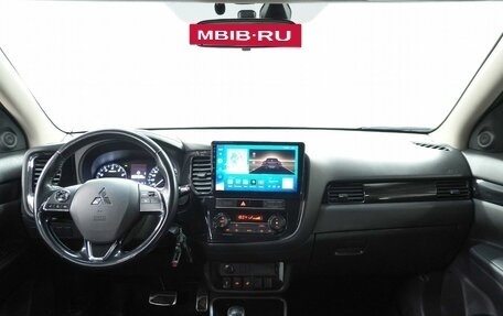 Mitsubishi Outlander III рестайлинг 3, 2019 год, 1 700 000 рублей, 9 фотография