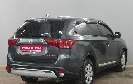 Mitsubishi Outlander III рестайлинг 3, 2019 год, 1 700 000 рублей, 5 фотография