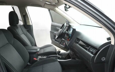 Mitsubishi Outlander III рестайлинг 3, 2019 год, 1 700 000 рублей, 12 фотография