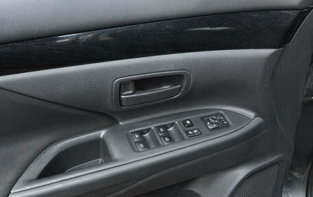 Mitsubishi Outlander III рестайлинг 3, 2019 год, 1 700 000 рублей, 16 фотография