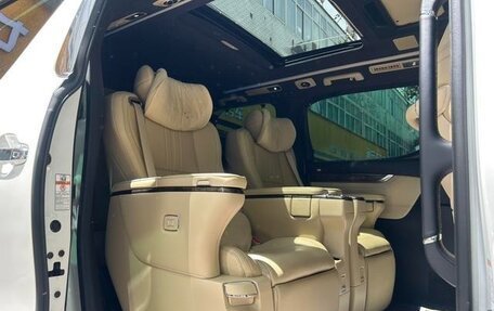 Toyota Alphard III, 2022 год, 9 807 887 рублей, 10 фотография