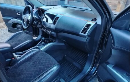 Mitsubishi Outlander III рестайлинг 3, 2011 год, 1 550 000 рублей, 2 фотография
