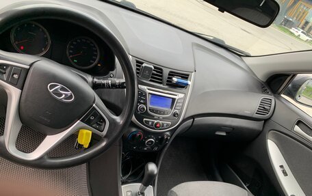 Hyundai Solaris II рестайлинг, 2011 год, 780 000 рублей, 13 фотография