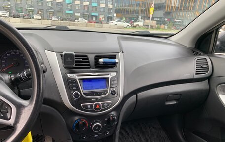 Hyundai Solaris II рестайлинг, 2011 год, 780 000 рублей, 16 фотография