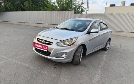 Hyundai Solaris II рестайлинг, 2013 год, 640 000 рублей, 3 фотография