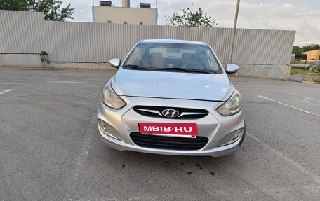 Hyundai Solaris II рестайлинг, 2013 год, 640 000 рублей, 2 фотография