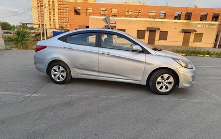 Hyundai Solaris II рестайлинг, 2013 год, 640 000 рублей, 5 фотография