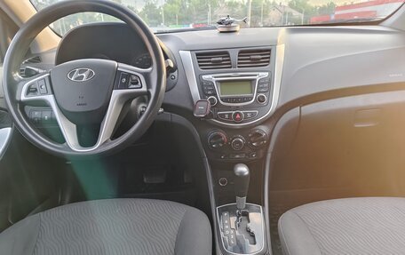 Hyundai Solaris II рестайлинг, 2013 год, 640 000 рублей, 11 фотография