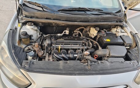 Hyundai Solaris II рестайлинг, 2013 год, 640 000 рублей, 13 фотография