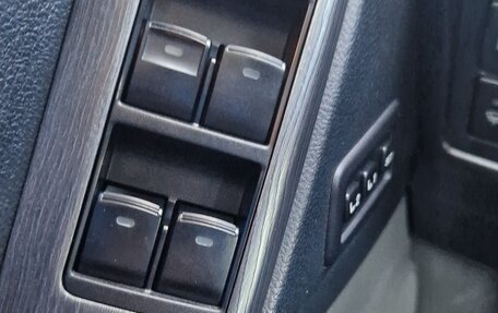 Toyota Land Cruiser Prado 150 рестайлинг 2, 2010 год, 3 100 000 рублей, 19 фотография