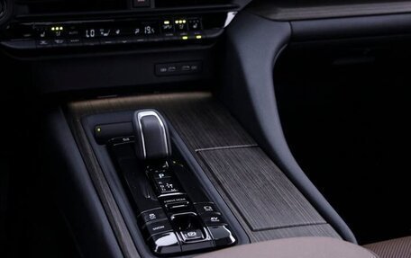 Toyota Crown, 2025 год, 6 400 000 рублей, 12 фотография